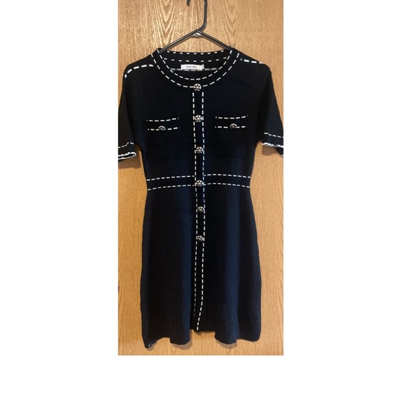 SALE🎈NWOT BEAUTIFUL KNIT DRESS WITH WHITE STITCHING AND UNIQUE BUTTONS! - Picture 5 of 10